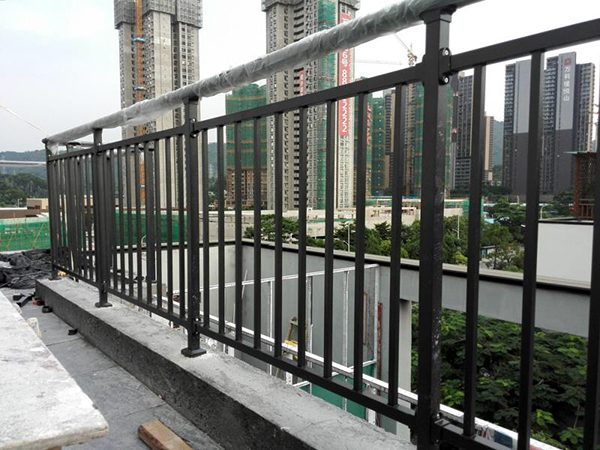 最適合做陽(yáng)臺(tái)護(hù)欄的三大材質(zhì)！