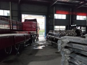 金用護欄2020年7月18日鋅鋼陽臺護欄產品裝車發貨！