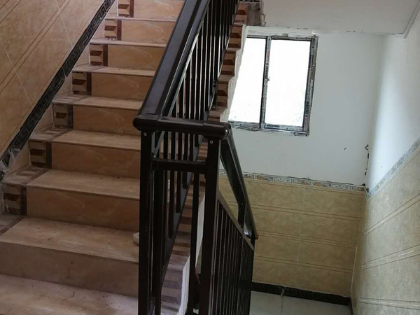 小區(qū)樓梯欄桿圖片2