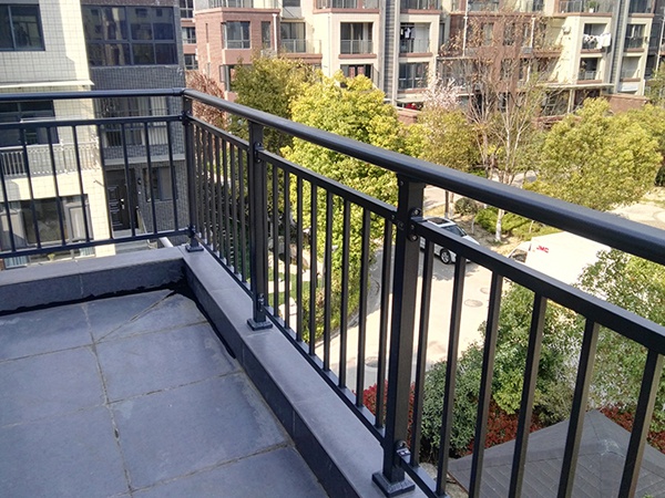 陽臺護欄應(yīng)用 陽臺護欄應(yīng)用