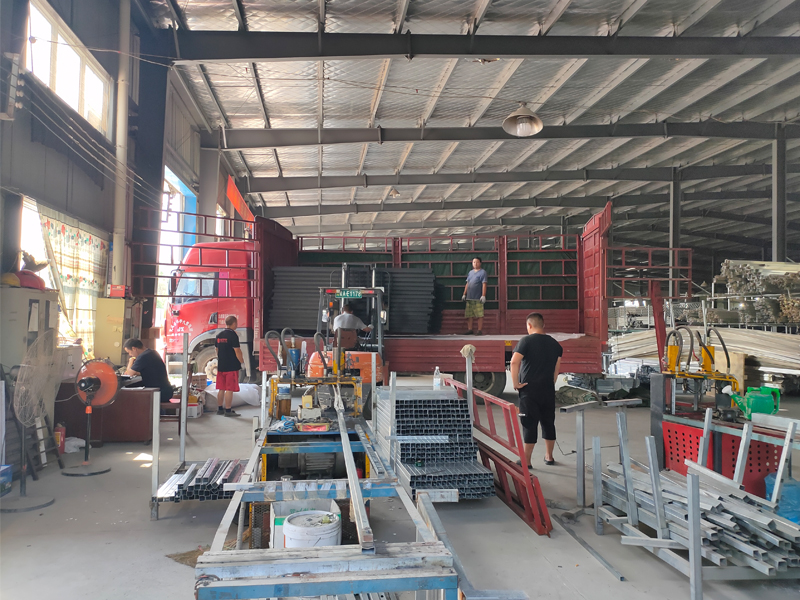 金用護欄2020年8月18日鋅鋼窗戶護欄裝車發貨！