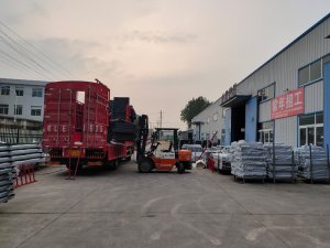 金用護(hù)欄2020年8月21日鋁合金百葉窗裝車發(fā)貨！