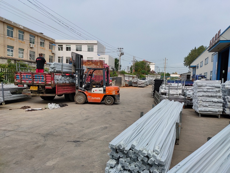 金用護欄2020年8月24日鋅鋼陽臺護欄發貨! 金用護欄2020年8月24日鋅鋼陽臺護欄發貨!