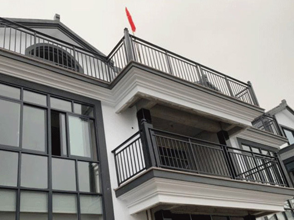 陽(yáng)臺(tái)護(hù)欄用哪種材質(zhì)性價(jià)比高? 陽(yáng)臺(tái)護(hù)欄用哪種材質(zhì)性價(jià)比高?