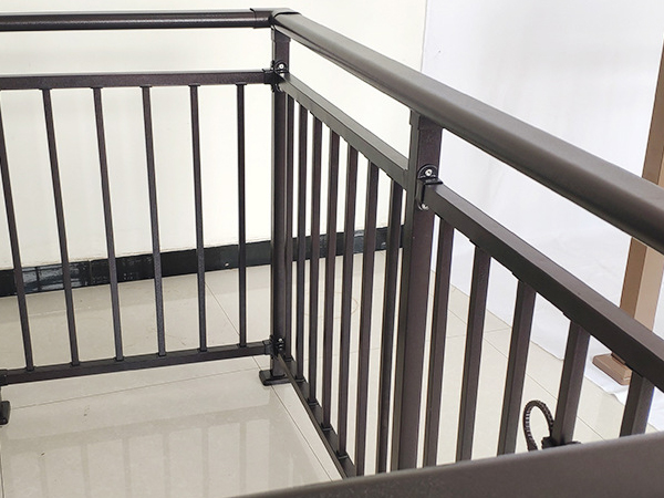 噴塑陽臺護欄與噴漆陽臺護欄相比有什么優勢? 噴塑陽臺護欄與噴漆陽臺護欄相比有什么優勢?