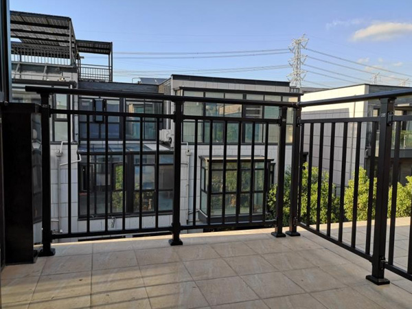 鋅鋼陽(yáng)臺(tái)護(hù)欄款式 鋅鋼陽(yáng)臺(tái)護(hù)欄款式