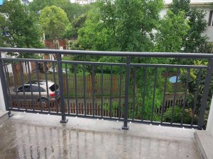 如何挑選一家好的陽(yáng)臺(tái)護(hù)欄廠家？這樣挑最靠譜！