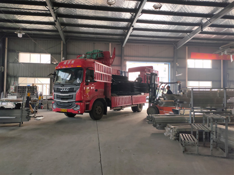 金用護欄2020年10月13日鋅鋼圍墻護欄發(fā)貨！