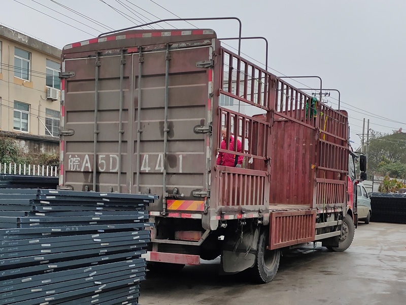  金用護欄2020年11月24日上午鋅鋼百葉窗發貨！