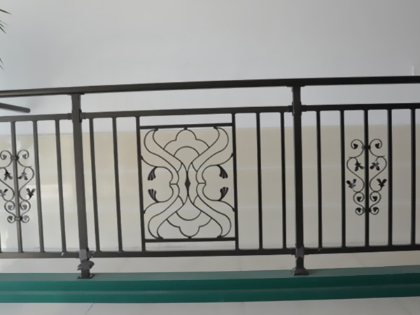 鋅鋼護欄清潔注意事項