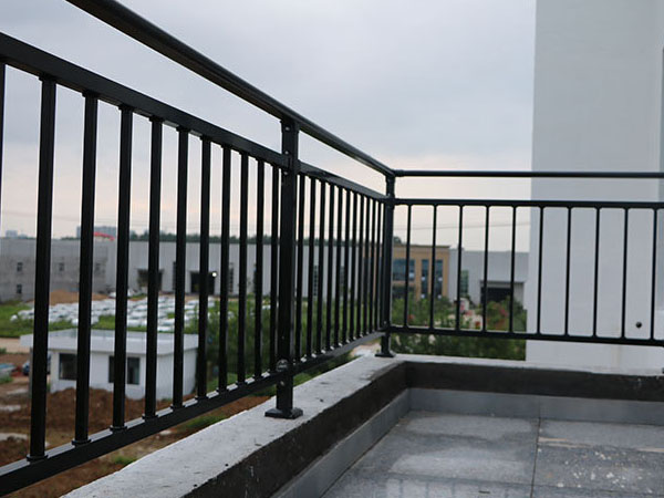 鋅鋼護欄廠家哪家價格便宜質量又好? 鋅鋼護欄廠家哪家價格便宜質量又好?