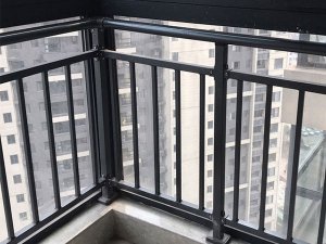 鋅鋼護欄由哪些部分組成？