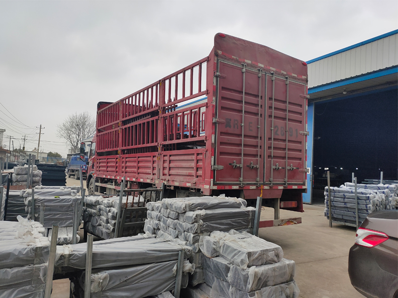 金用護欄2021年3月12日鋁合金百葉窗發(fā)貨！