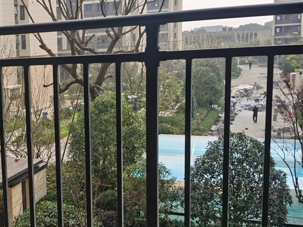 鋅鋼陽臺護欄和鐵藝陽臺護欄誰更值得選擇？