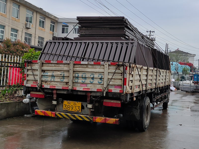 金用護欄2021年4月21日鋁合金百葉窗發貨！