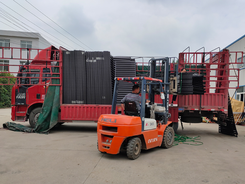 金用護欄2021年5月25日鋅鋼百葉窗發貨！