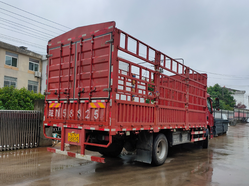 金用護欄2021年5月26日鋅鋼百葉窗發貨！