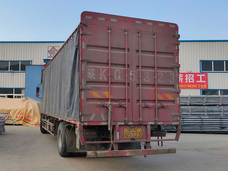  金用護(hù)欄2021年7月2日鋅鋼百葉窗發(fā)貨！