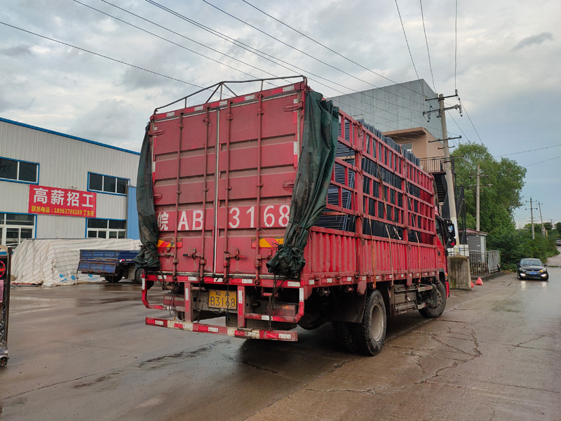 金用護(hù)欄2021年8月20日鋅鋼百葉窗發(fā)貨！