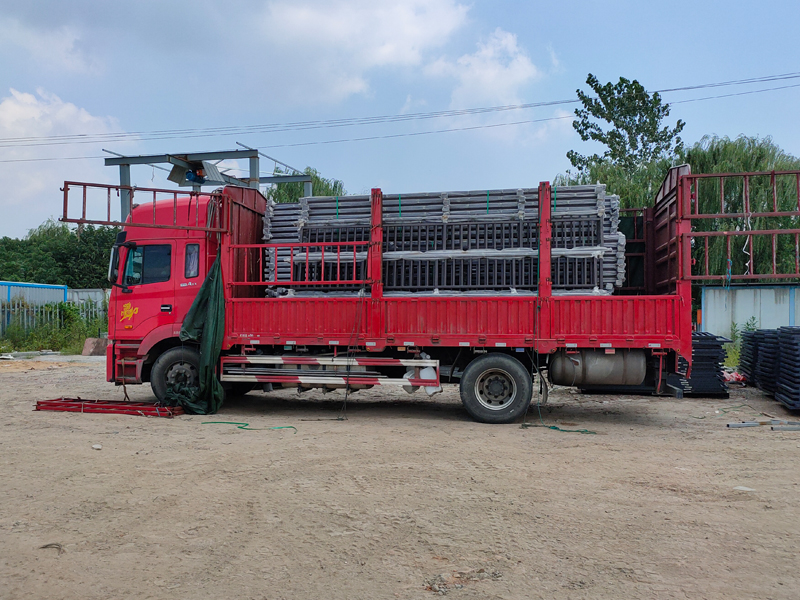 金用護(hù)欄2021年8月31日鋅鋼連廊欄桿發(fā)貨！