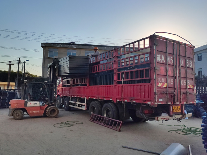 金用護(hù)欄2021年11月15日鋅鋼百葉窗發(fā)貨! 金用護(hù)欄2021年11月15日鋅鋼百葉窗發(fā)貨!