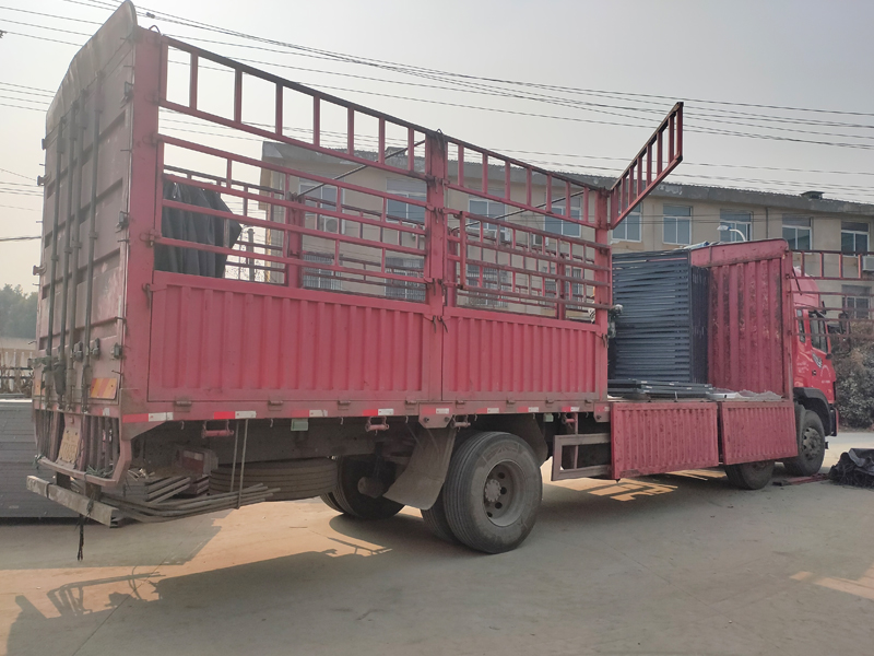 金用護(hù)欄2021年12月18日鋁合金百葉窗裝車發(fā)貨! 金用護(hù)欄2021年12月18日鋁合金百葉窗裝車發(fā)貨!