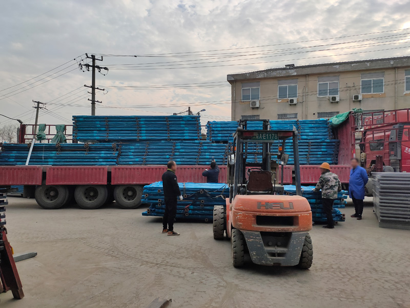 金用護欄2021年12月21日鋅鋼陽臺護欄裝車發(fā)貨! 金用護欄2021年12月21日鋅鋼陽臺護欄裝車發(fā)貨!