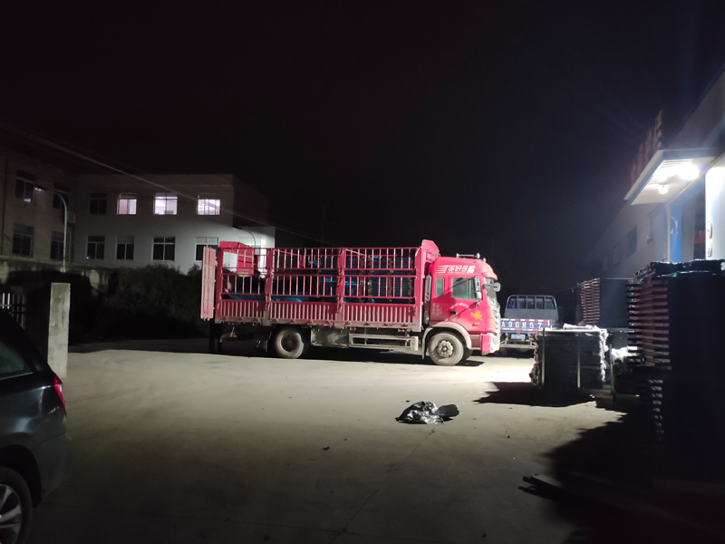 金用護欄2022年1月6日鋅鋼百葉窗裝車發貨！