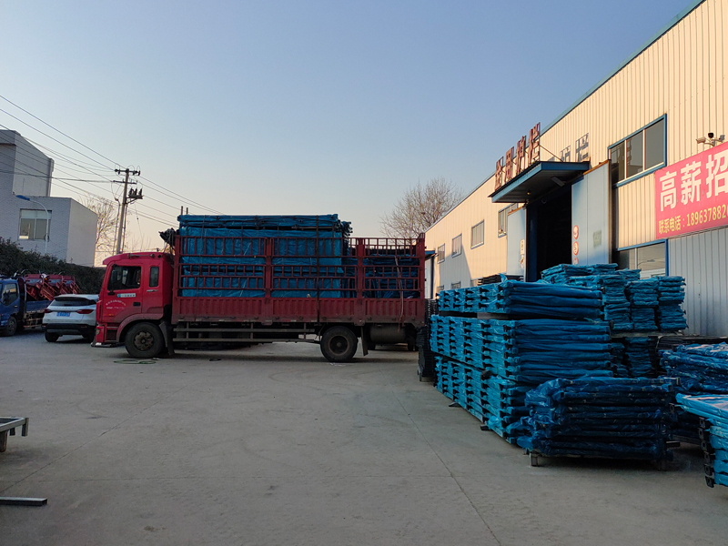 金用護欄2022年1月10日鋅鋼陽臺護欄裝車發貨！