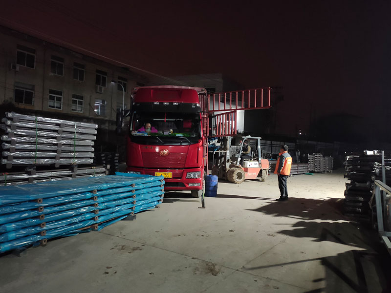 金用護欄2022年1月17日鋅鋼陽臺欄桿裝車發貨！