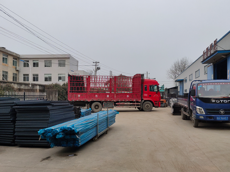 金用護欄2022年2月22日鋁合金百葉窗裝車發(fā)貨！