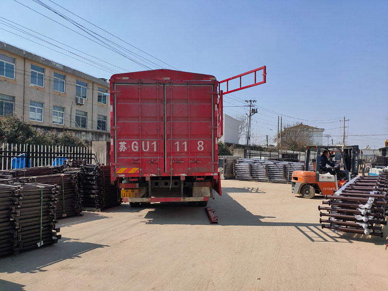 金用護欄2022年2月25日陽臺玻璃欄桿裝車發貨！