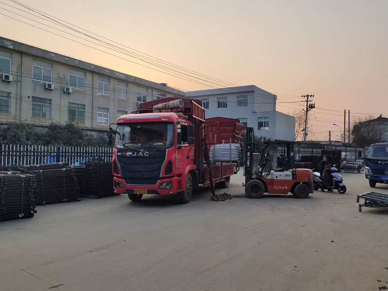 金用護(hù)欄2022年2月26日組裝式鋅鋼欄桿裝車發(fā)貨！