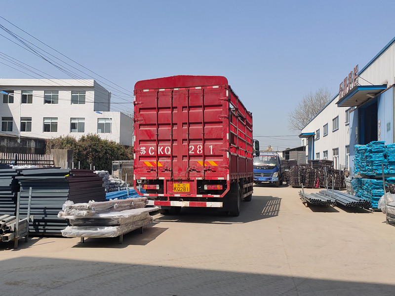 金用護欄2022年3月10日鋅鋼玻璃欄桿裝車發(fā)貨! 金用護欄2022年3月10日鋅鋼玻璃欄桿裝車發(fā)貨!