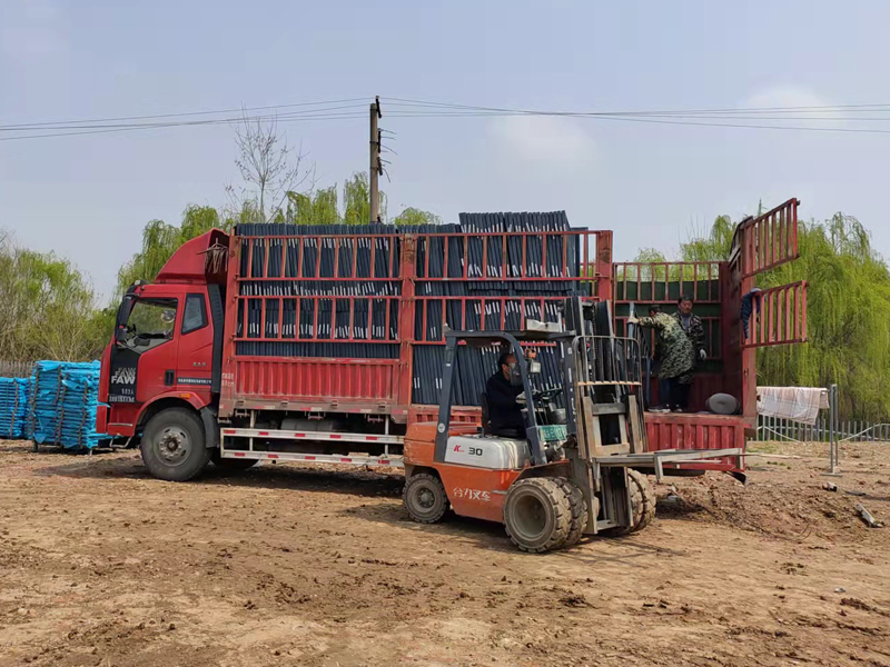 金用護欄2022年3月29日鋅鋼百葉窗裝車發貨！