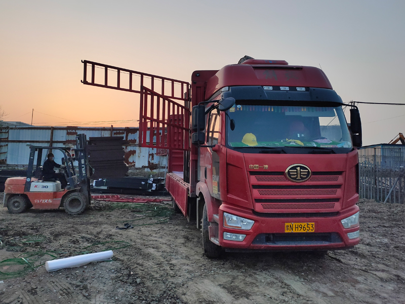 金用護欄2022年3月30日鋅鋼百葉窗裝車發貨！