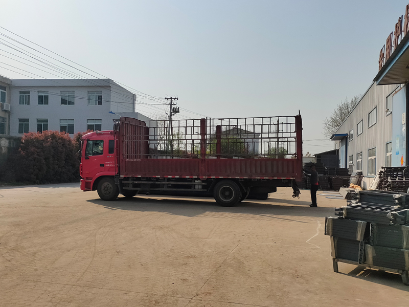 金用護欄2022年4月8日鋅鋼百葉窗裝車發貨！