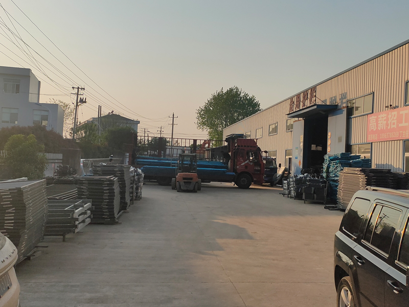 金用護欄2022年4月11日鋅鋼組裝欄桿裝車發(fā)貨! 金用護欄2022年4月11日鋅鋼組裝欄桿裝車發(fā)貨!