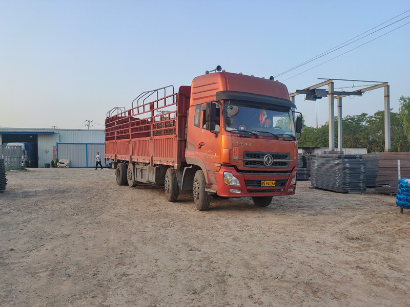 金用護欄2022年4月26日鋅鋼護窗欄桿裝車發貨! 金用護欄2022年4月26日鋅鋼護窗欄桿裝車發貨!