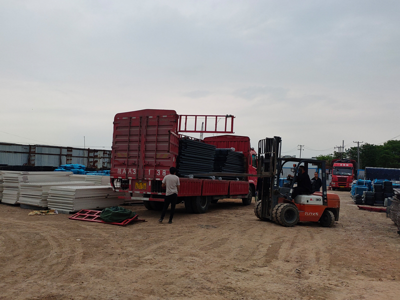 金用護欄2022年5月14日鋅鋼圍墻護欄裝車發貨! 金用護欄2022年5月14日鋅鋼圍墻護欄裝車發貨!