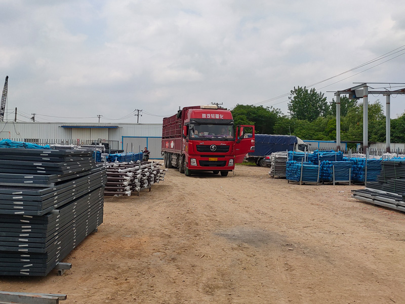 金用護欄2022年5月20日鋅鋼百葉窗裝車發貨! 金用護欄2022年5月20日鋅鋼百葉窗裝車發貨!