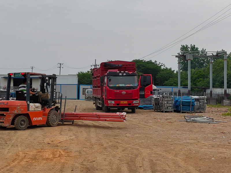 金用護(hù)欄2022年5月27日鋅鋼欄桿裝車發(fā)貨！