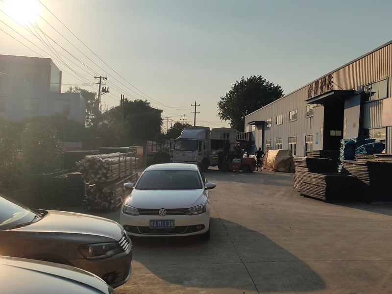 金用護欄2022年6月28日鋅鋼百葉窗裝車發(fā)貨！