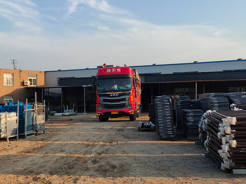 金用護欄2022年6月30日鋅鋼百葉窗裝車發(fā)貨! 金用護欄2022年6月30日鋅鋼百葉窗裝車發(fā)貨!