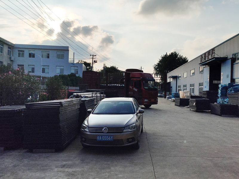 金用護欄2022年7月6日鋅鋼陽臺護欄裝車發貨! 金用護欄2022年7月6日鋅鋼陽臺護欄裝車發貨!