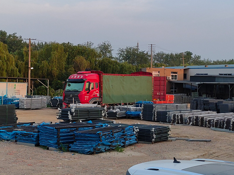 金用護欄2022年7月19日鋅鋼百葉窗裝車發貨! 金用護欄2022年7月19日鋅鋼百葉窗裝車發貨!