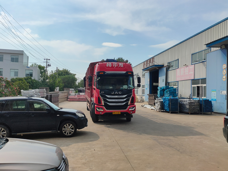 金用護欄2022年7月25日鋅鋼百葉窗裝車發貨! 金用護欄2022年7月25日鋅鋼百葉窗裝車發貨!