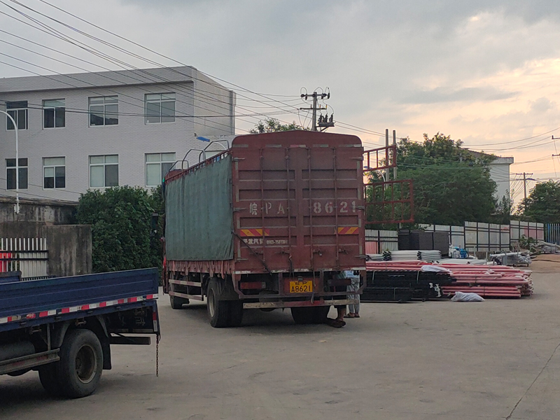 金用護欄2022年7月26日鋅鋼空調(diào)欄桿裝車發(fā)貨! 金用護欄2022年7月26日鋅鋼空調(diào)欄桿裝車發(fā)貨!