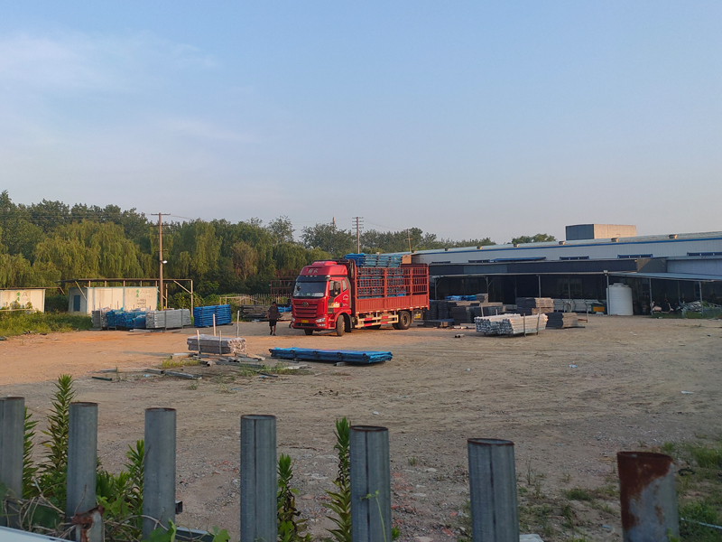 金用護(hù)欄2022年8月3日鋅鋼陽(yáng)臺(tái)護(hù)欄裝車(chē)發(fā)貨! 金用護(hù)欄2022年8月3日鋅鋼陽(yáng)臺(tái)護(hù)欄裝車(chē)發(fā)貨!