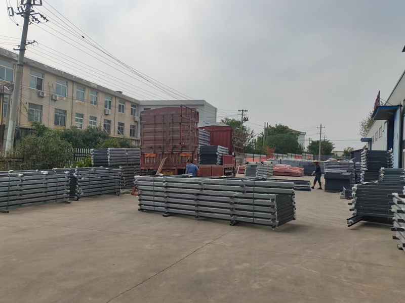 金用護欄2022年8月26日鋅鋼護欄裝車發貨! 金用護欄2022年8月26日鋅鋼護欄裝車發貨!